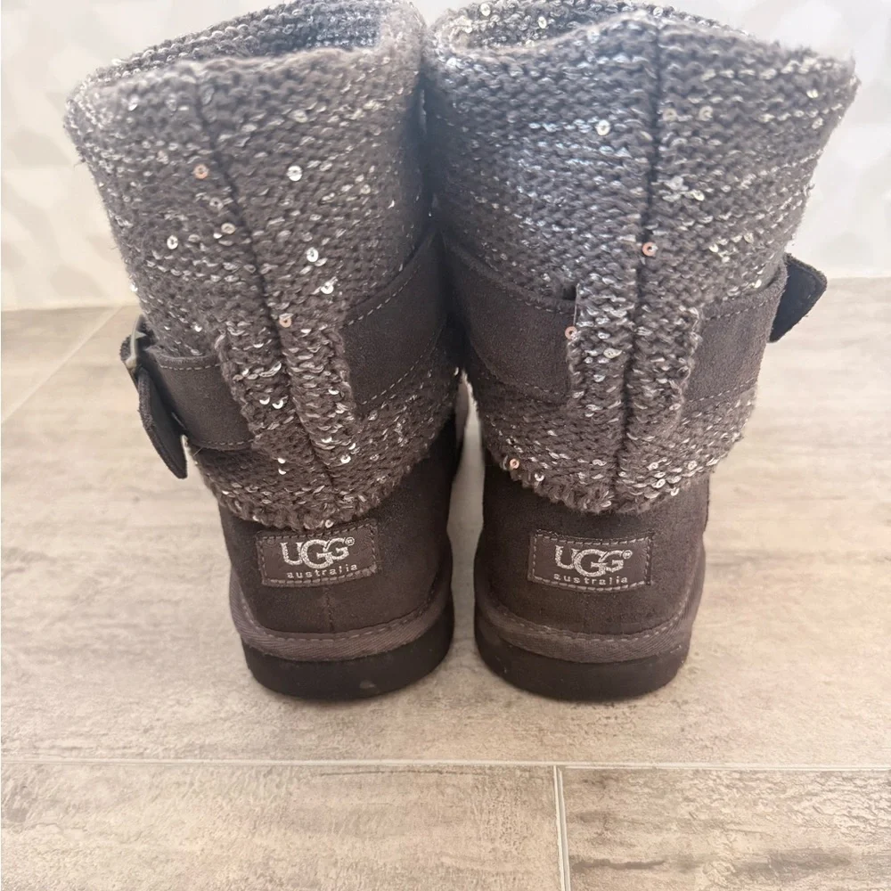 UGG Australia Cambridge Metallic Grey Suede Boots Belted Knit Size 7
